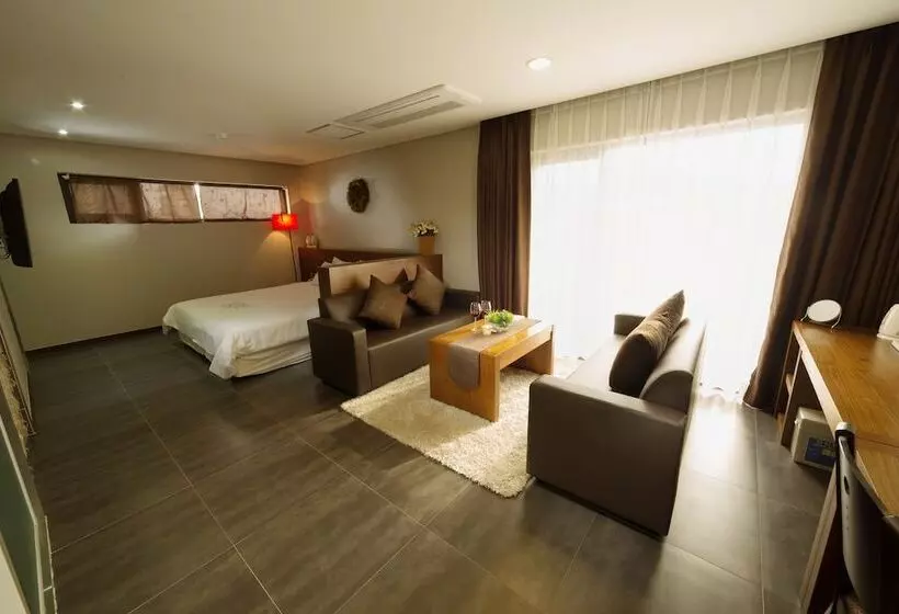 Reve Hotel Jeju