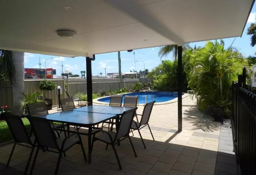 Motelli Golden Palms Motor Inn