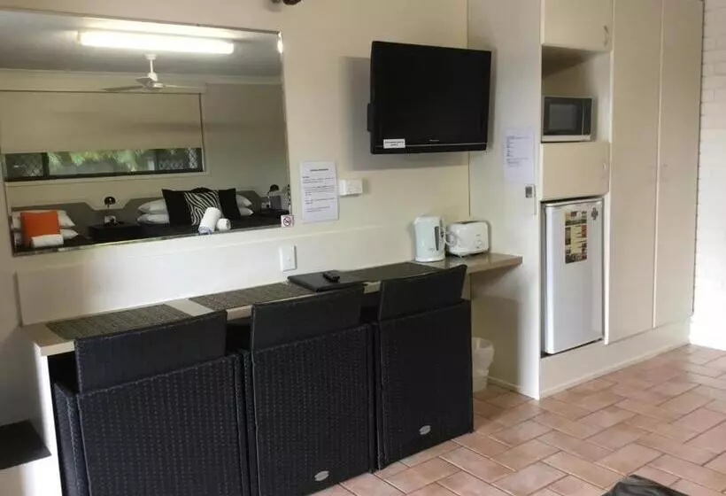 Motelli Golden Palms Motor Inn