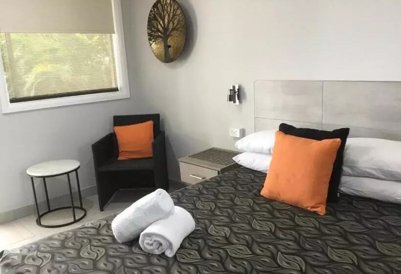 Motelli Golden Palms Motor Inn