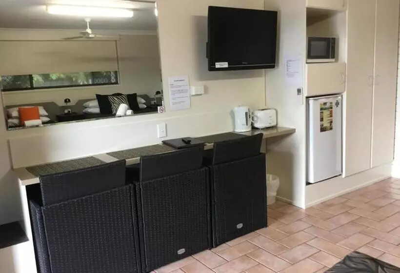 Motelli Golden Palms Motor Inn