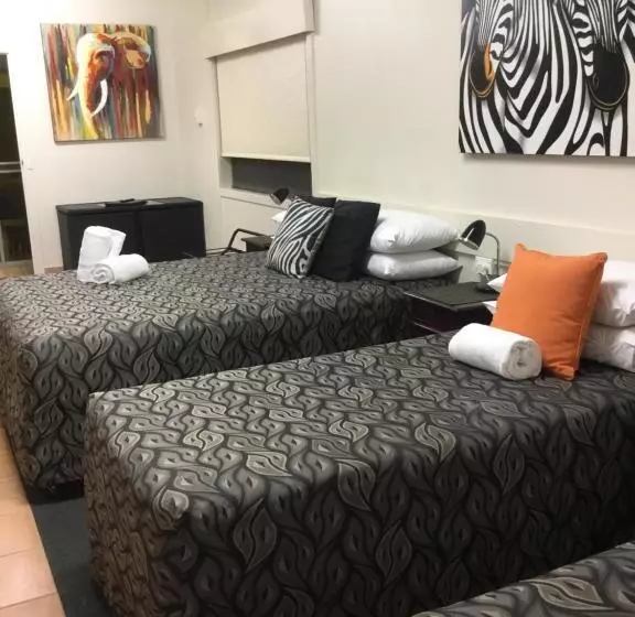 Motelli Golden Palms Motor Inn