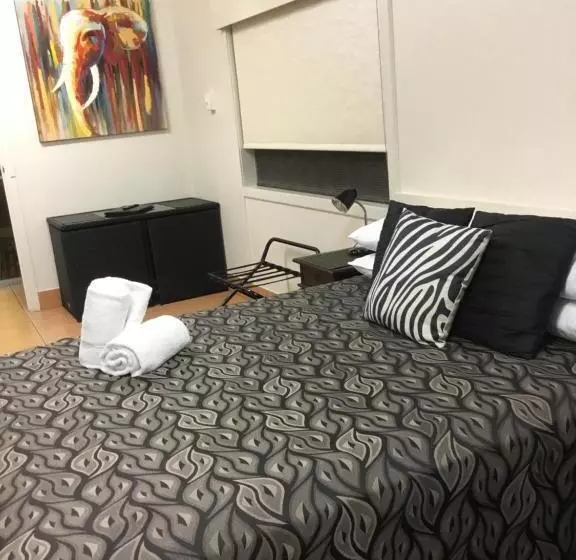 Motelli Golden Palms Motor Inn