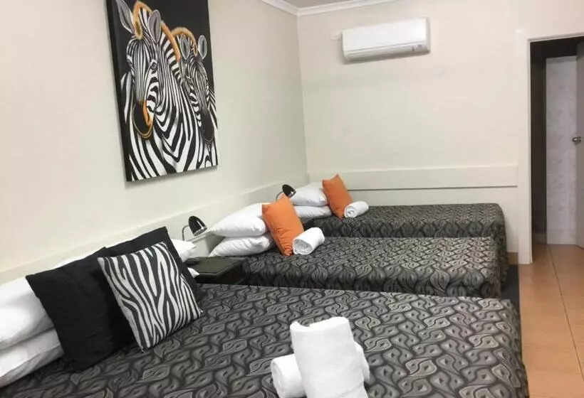Motelli Golden Palms Motor Inn