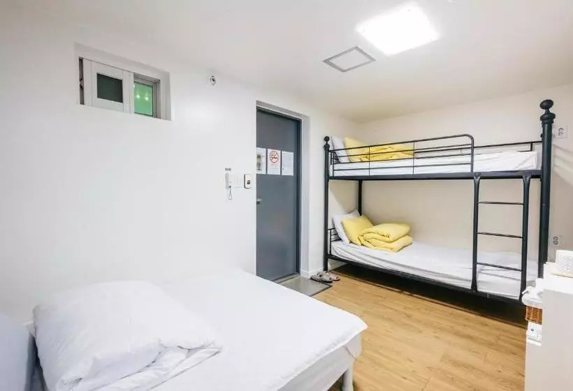 פנסיון Kw Myeongdong