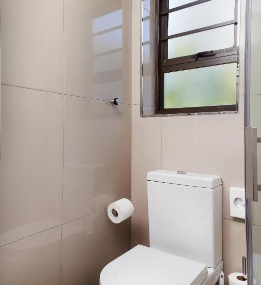 פנסיון Loerie Guest Lodge