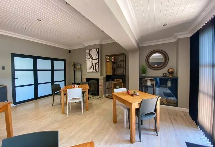 ペンション Loerie Guest Lodge