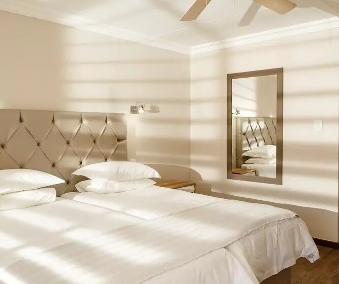 ペンション Loerie Guest Lodge