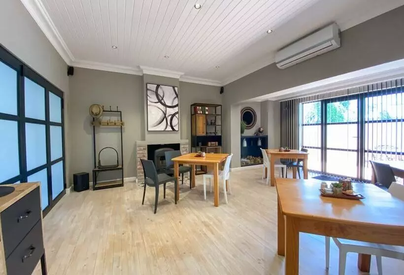 ペンション Loerie Guest Lodge
