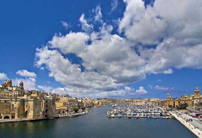 Spinola Bay Top Floor Seafront 3 Bedroom Apartment With Panoramic Sea Views   By Getawaysmalta