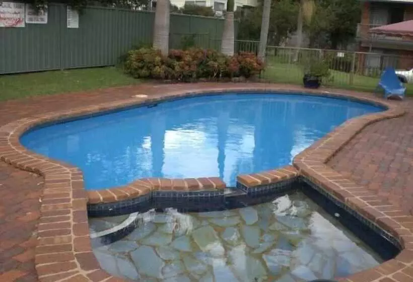 Whiteoaks Motel & Lodges