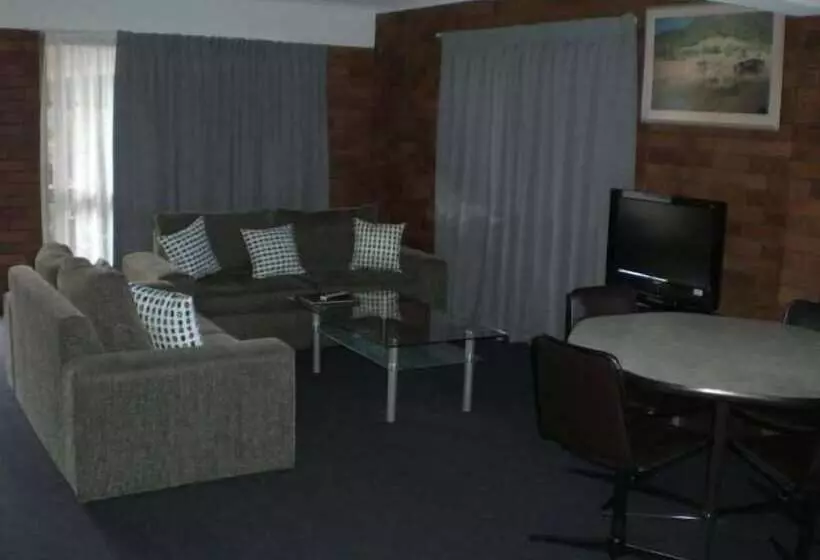 Whiteoaks Motel & Lodges