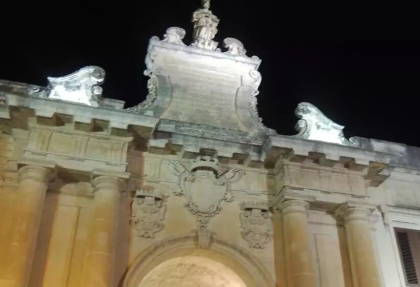 تختخواب و صبحانه Barocco.oberdan