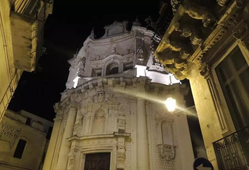 تختخواب و صبحانه Barocco.oberdan