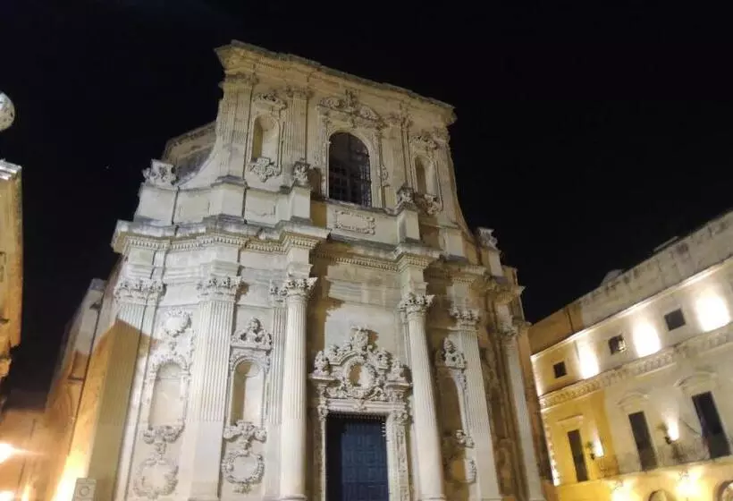 تختخواب و صبحانه Barocco.oberdan