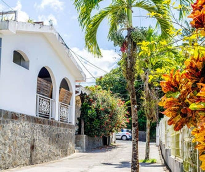 تختخواب و صبحانه Les Chambres D'hotes De La Villa Cayol