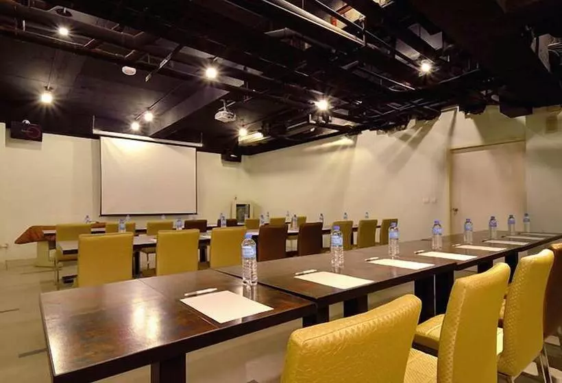 هتل Audi Garden Business