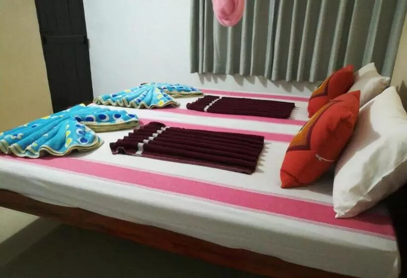 ホテル Travelers Holiday Resort