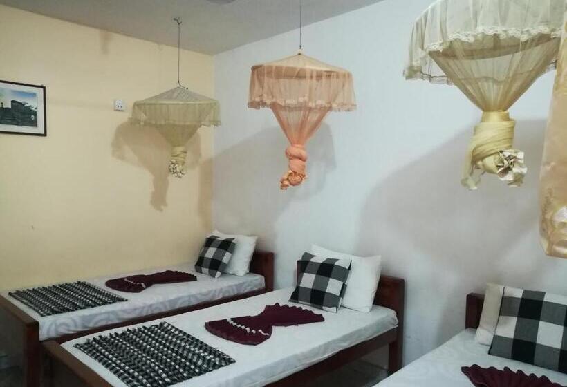 בית מלון כפרי Travelers Holiday Resort