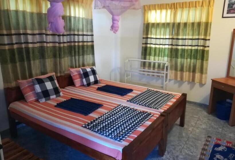 בית מלון כפרי Travelers Holiday Resort