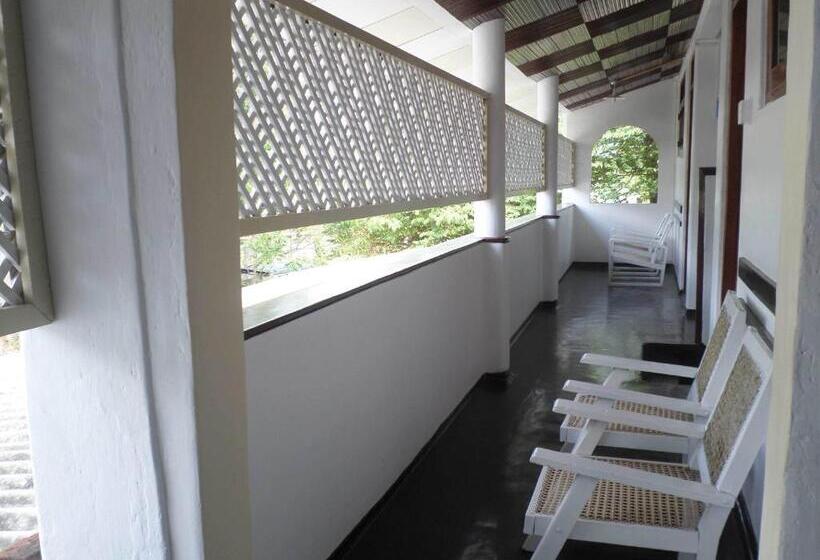 בית מלון כפרי Travelers Holiday Resort