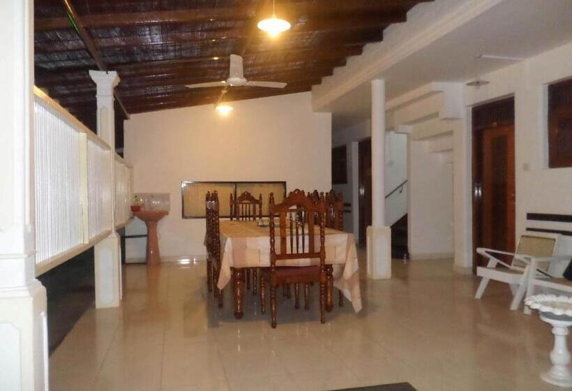 בית מלון כפרי Travelers Holiday Resort