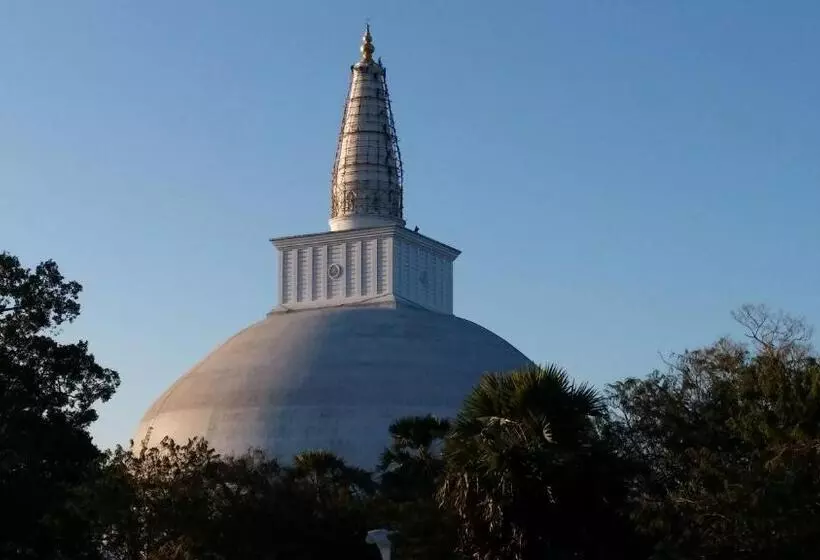 ホテル Travelers Holiday Resort