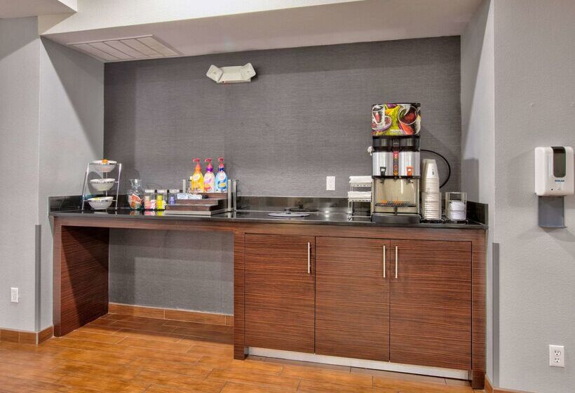 هتل Wingate By Wyndham Longview North