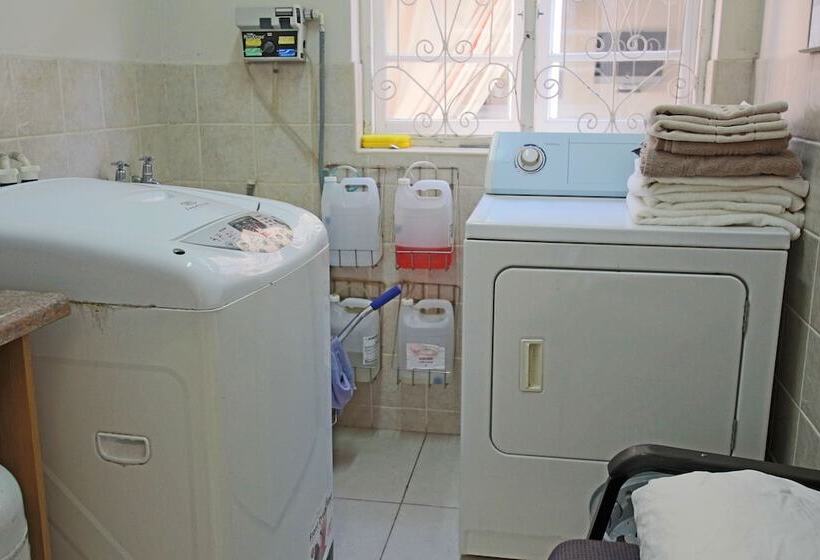 פנסיון A&a Guesthouse