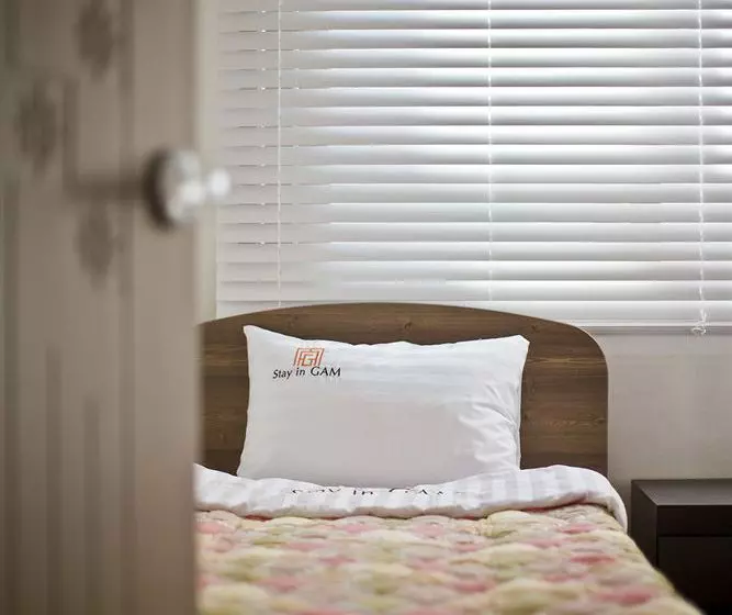 Gaek Guesthouse  Hostel