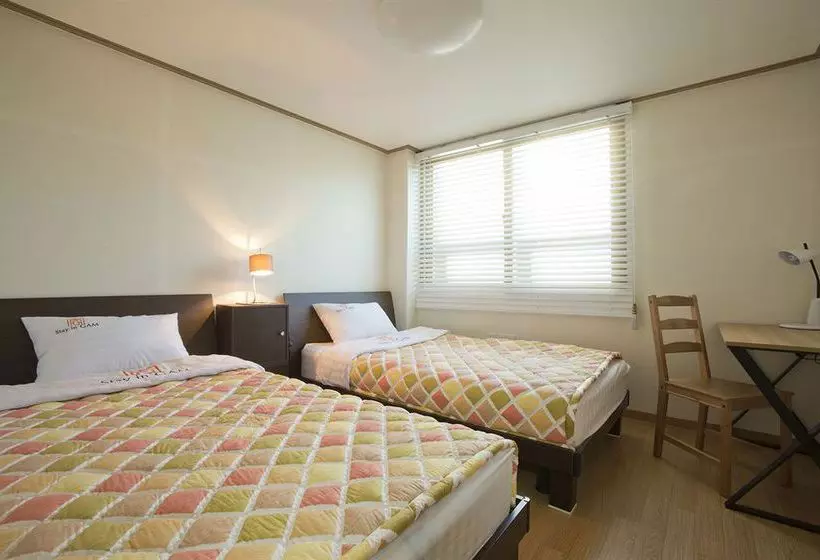 Gaek Guesthouse  Hostel