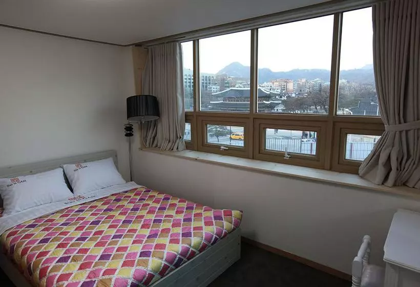 Gaek Guesthouse  Hostel