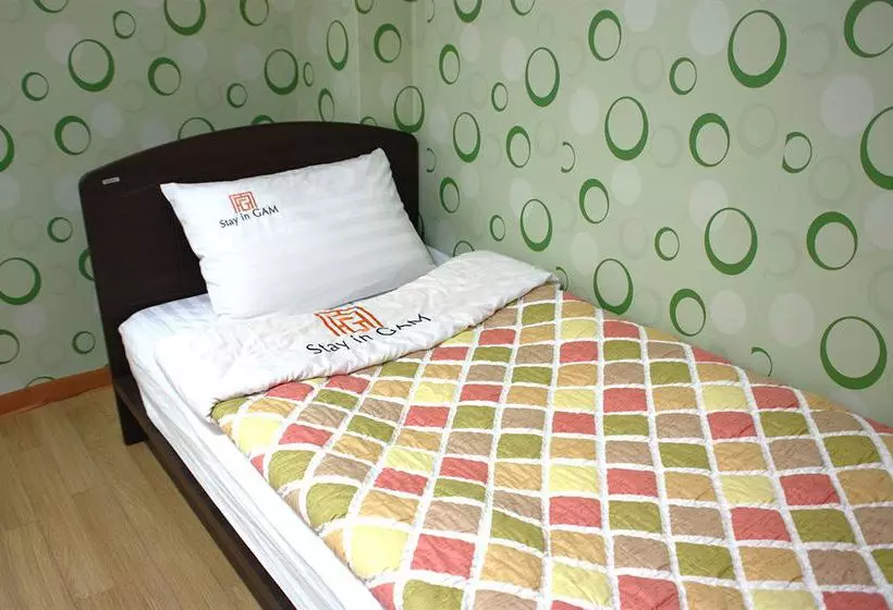 Gaek Guesthouse  Hostel