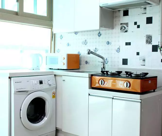 Gaek Guesthouse  Hostel