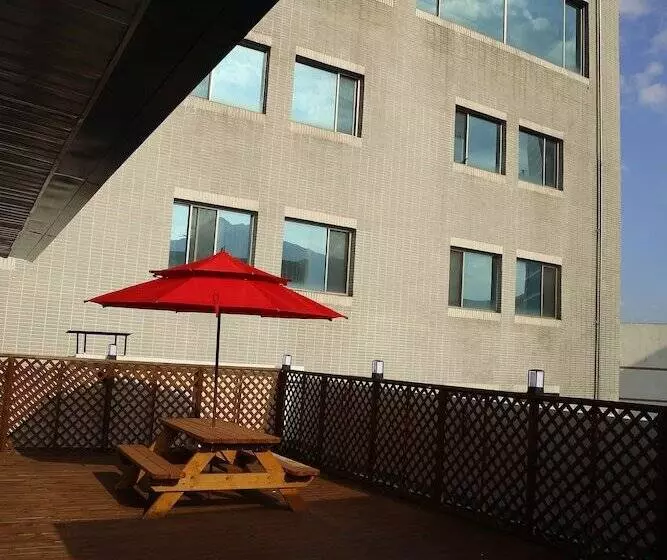Ekonomy Hotel Gumi
