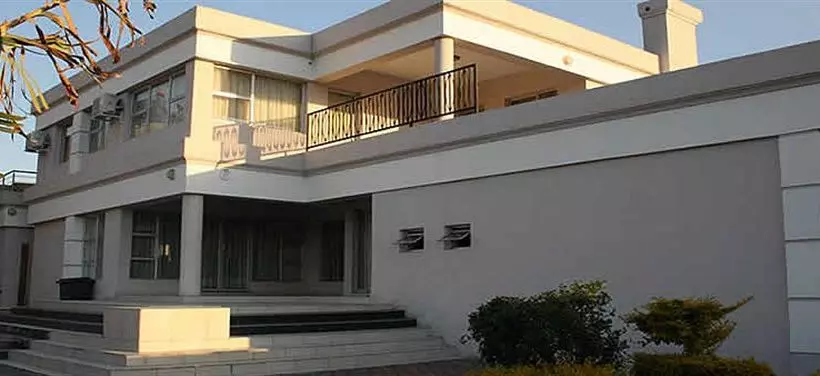 هتل Global Village Guest House