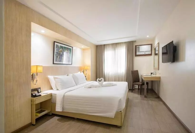 Golden Prince Hotel & Suites