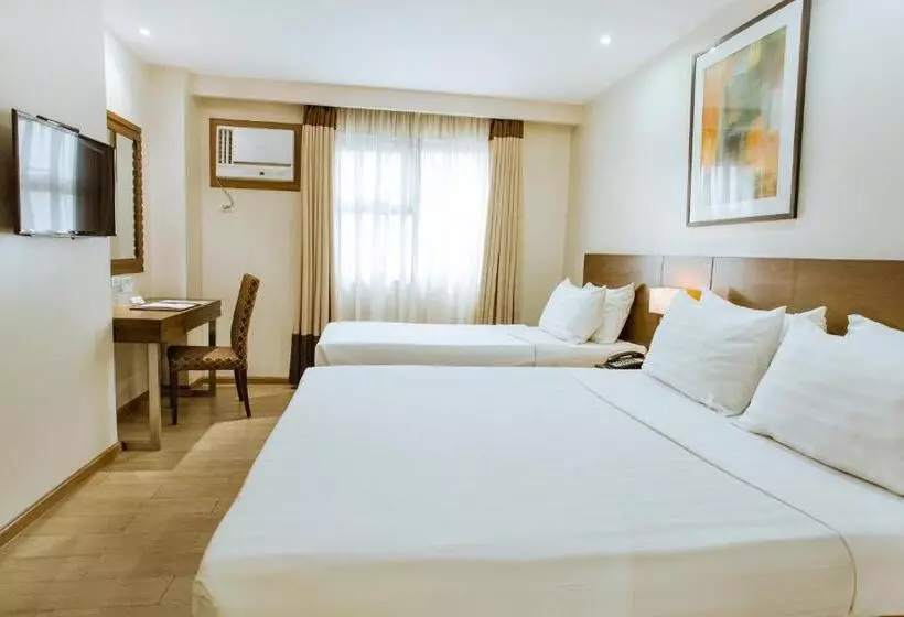 Golden Prince Hotel & Suites