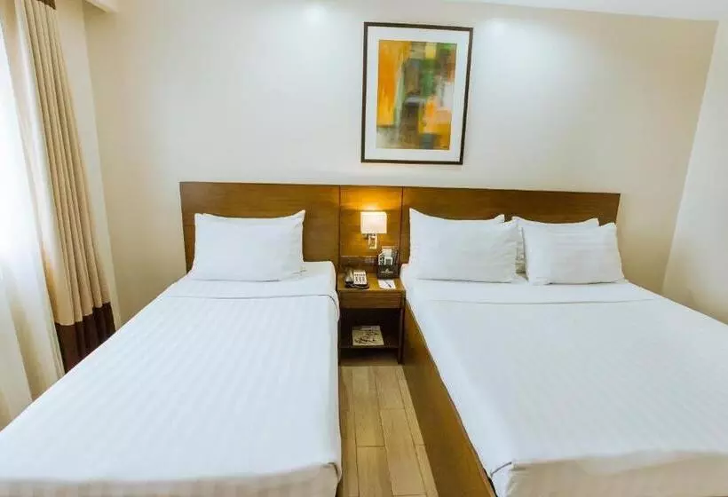 Golden Prince Hotel & Suites