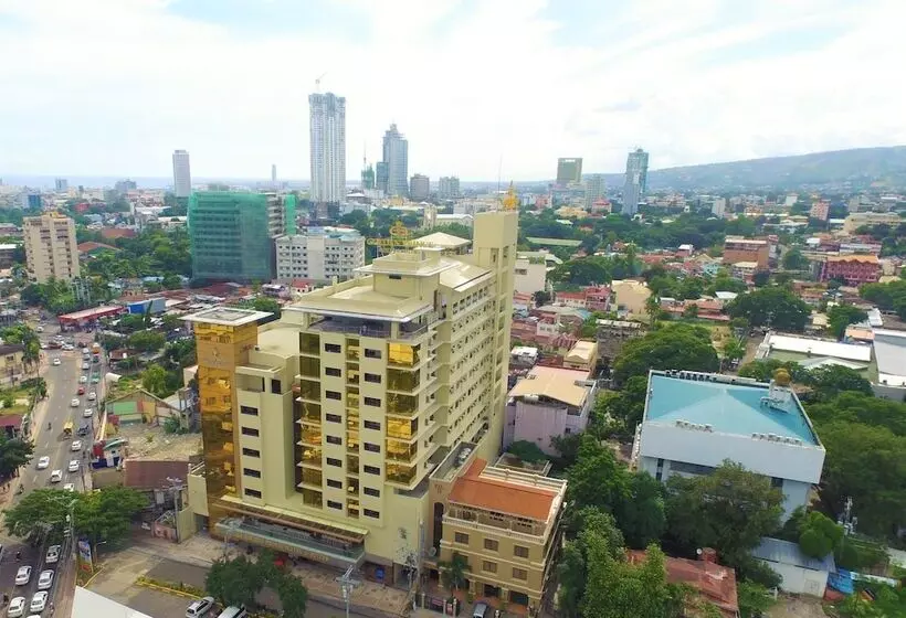 Golden Prince Hotel & Suites