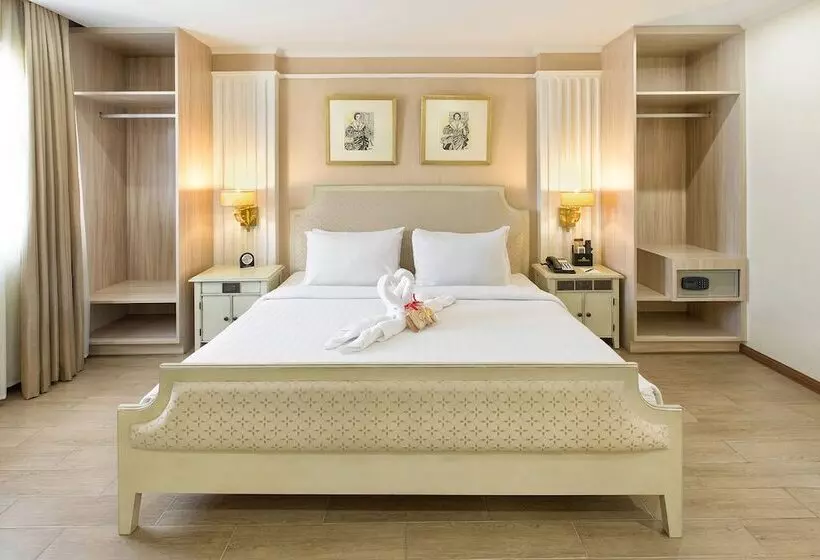 Golden Prince Hotel & Suites