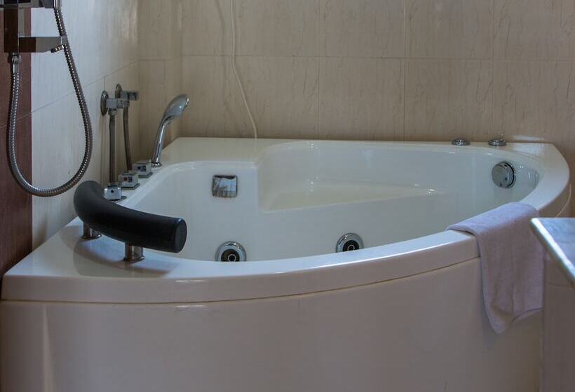 هتل Seven Limited