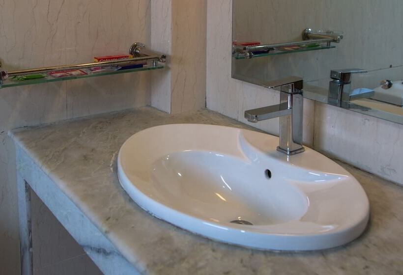 هتل Seven Limited