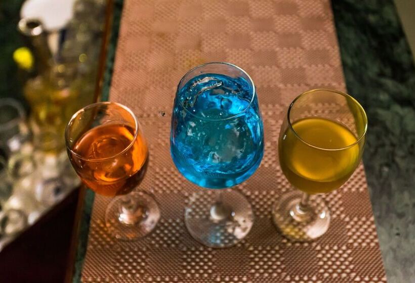 هتل Seven Limited