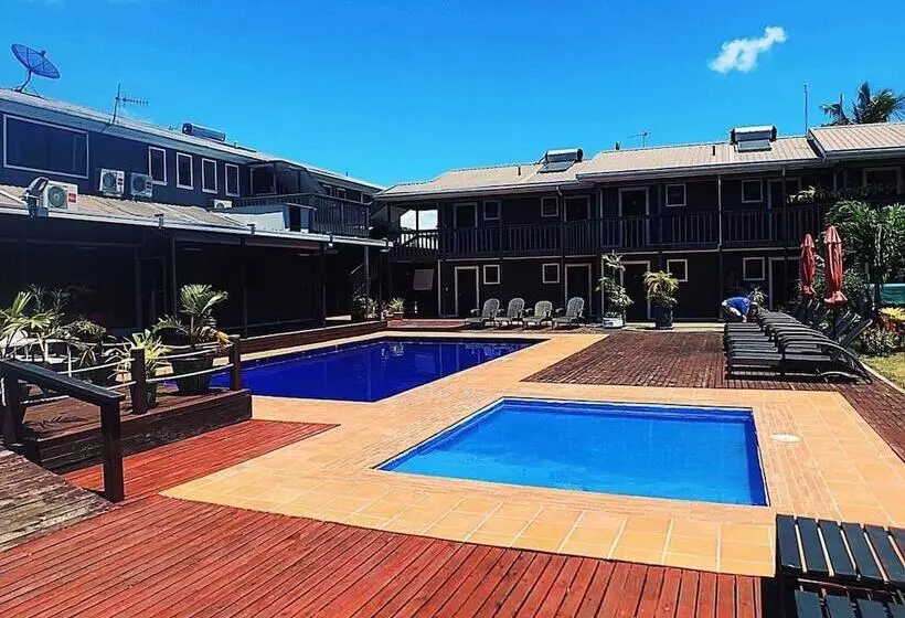 هتل Travellers Point