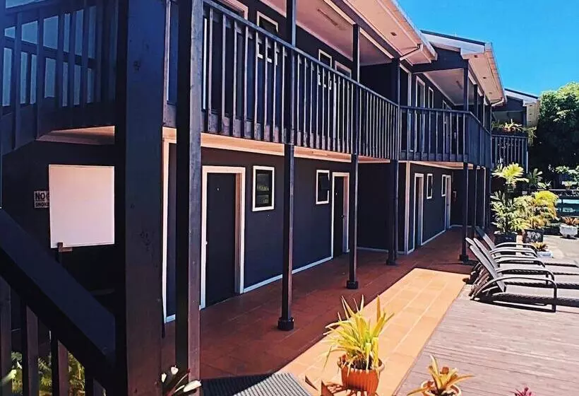 هتل Travellers Point