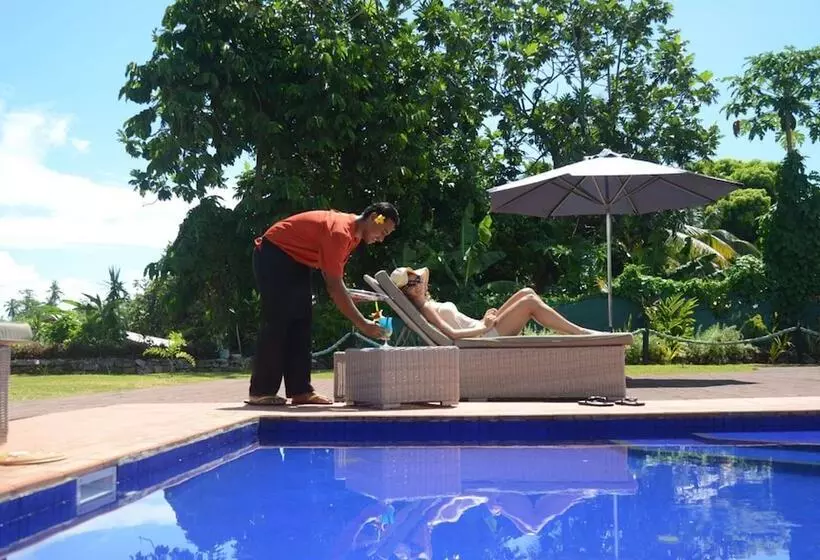 هتل Travellers Point