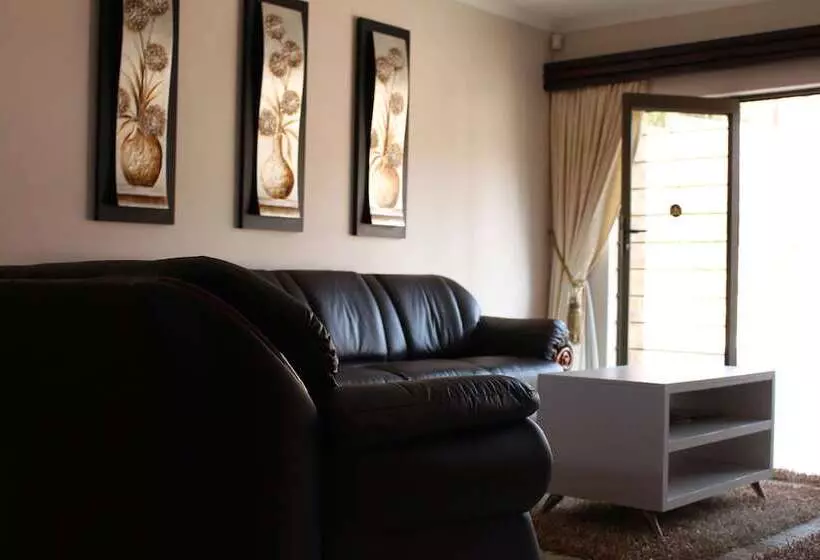 פנסיון Milkwood Mansion