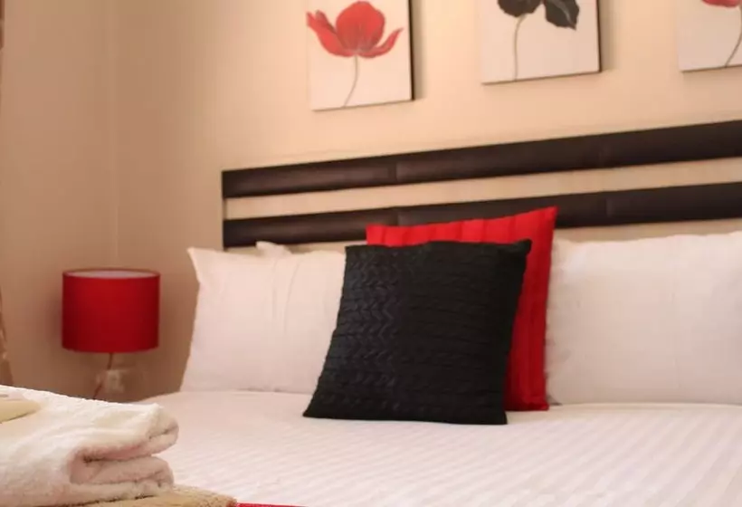 פנסיון Milkwood Mansion