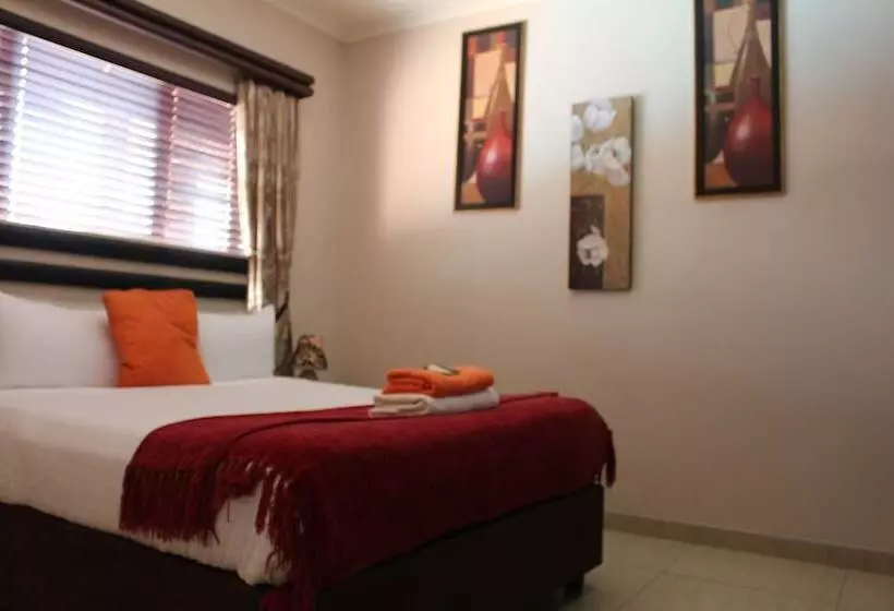 פנסיון Milkwood Mansion